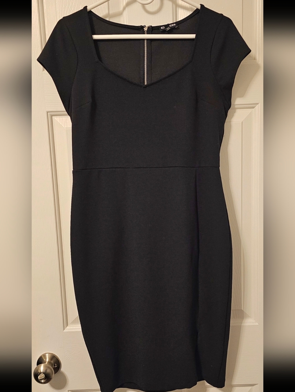 🕯Express Black Bodycon Dress • Cap Sleeve Scoop Neck • Mini LBD • Size M EUC